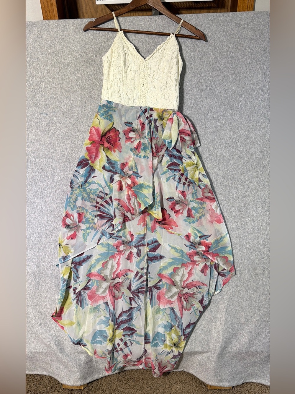 City Triangles Cream Lace Bodice Floral High-Low Maxi Dress with shorts XS